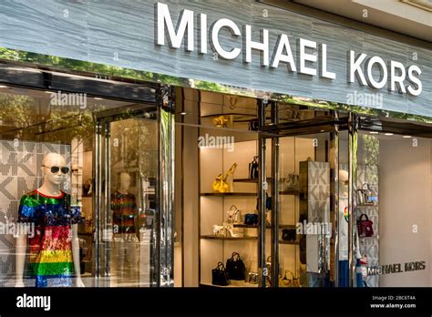 michael kors established 1981 - where was Michael Kors born.